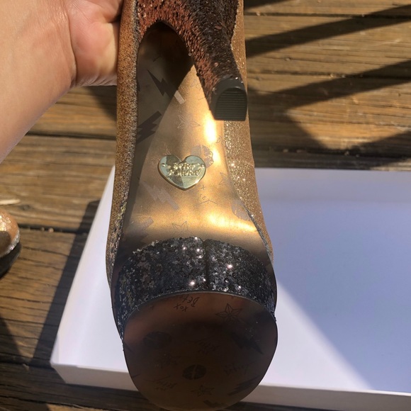 Betsey Johnson Pump - Picture 4 of 8